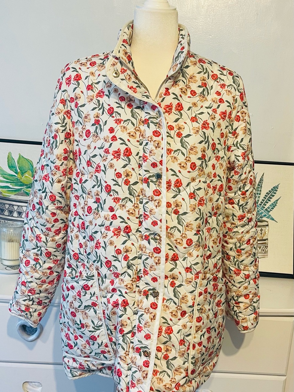 Draper James Cream Quilted Floral Utility Jacket with Red and Green Print size M - Picture 11 of 11